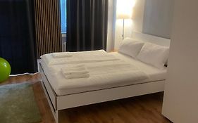 Koeln Wohnung 4 Min Naehe Von Hbf Und Dom Mit Garten ,Balkon & Office